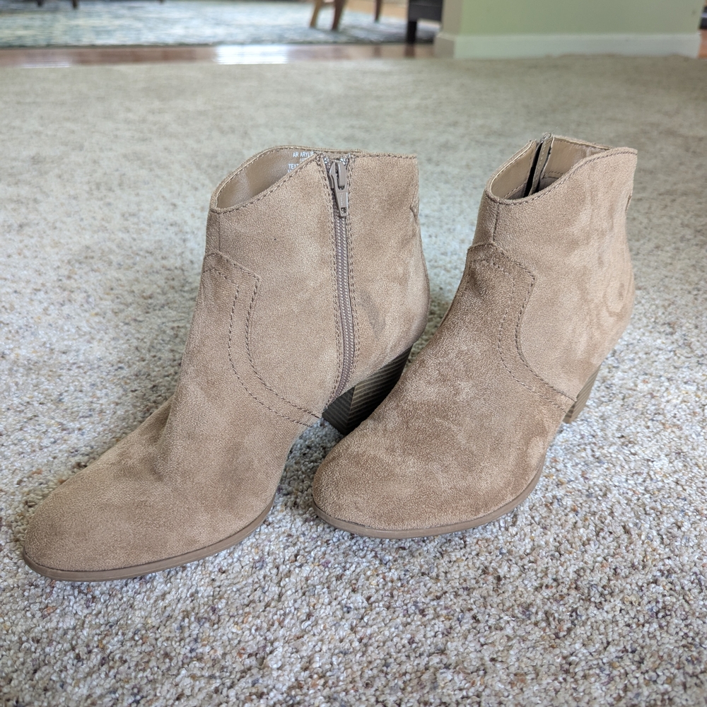 Tan Ankle Boots with Side Zippers and Stacked Heel